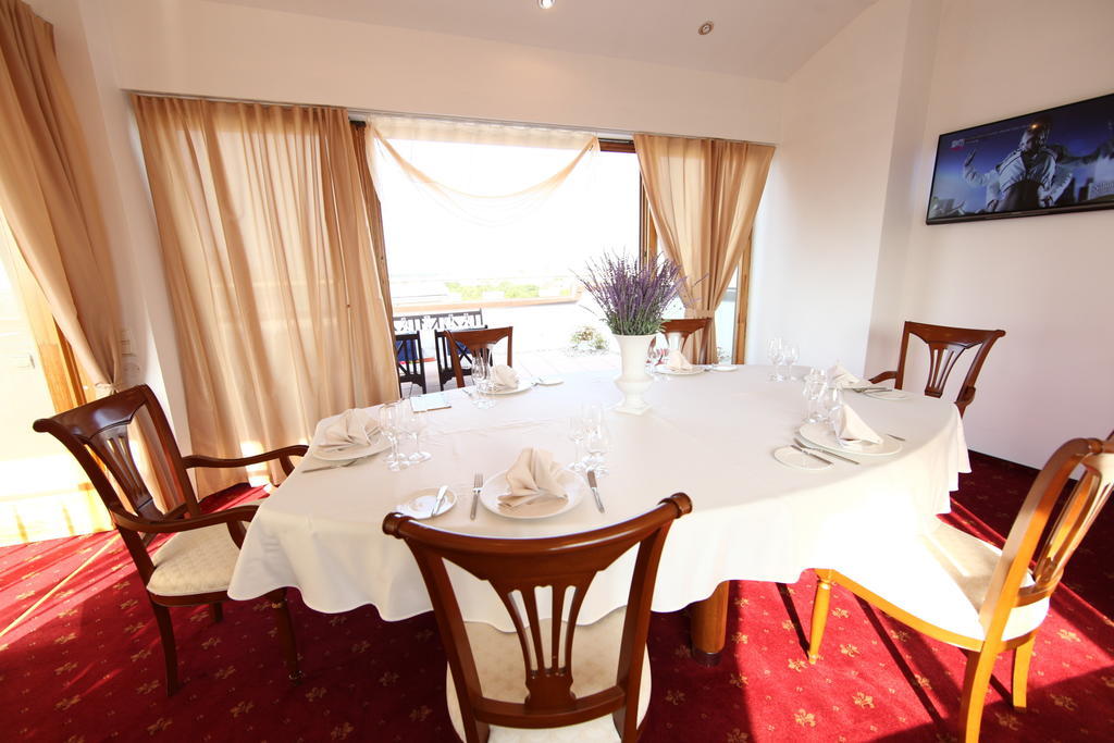 City Hotel Teater ريغا المظهر الخارجي الصورة