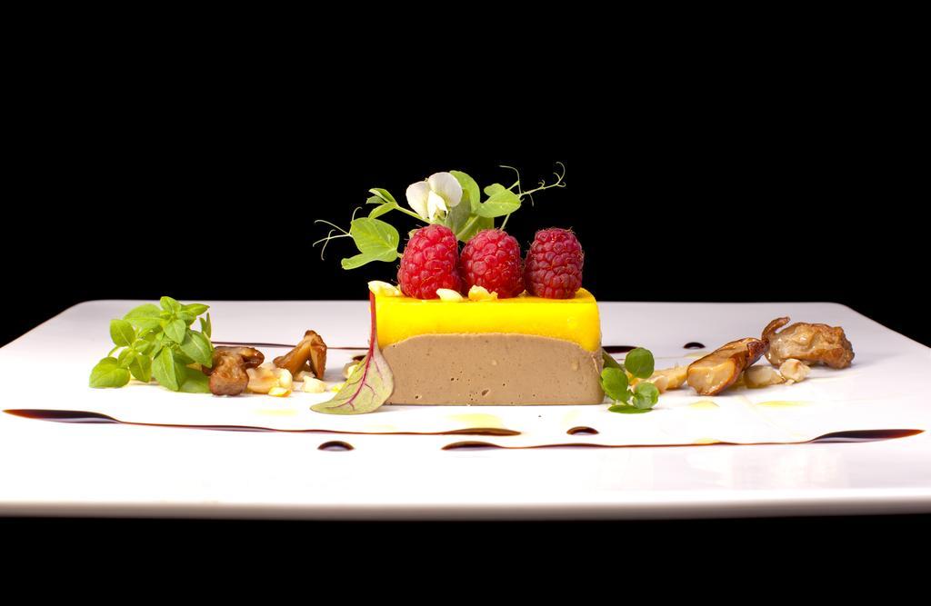 City Hotel Teater ريغا المظهر الخارجي الصورة